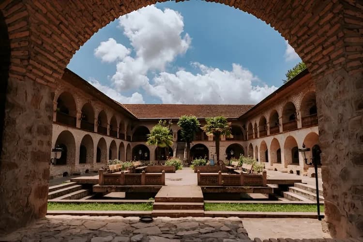 Индивидуальный тур по Шелковому пути - Азербайджан и Узбекистан на 14 дней.